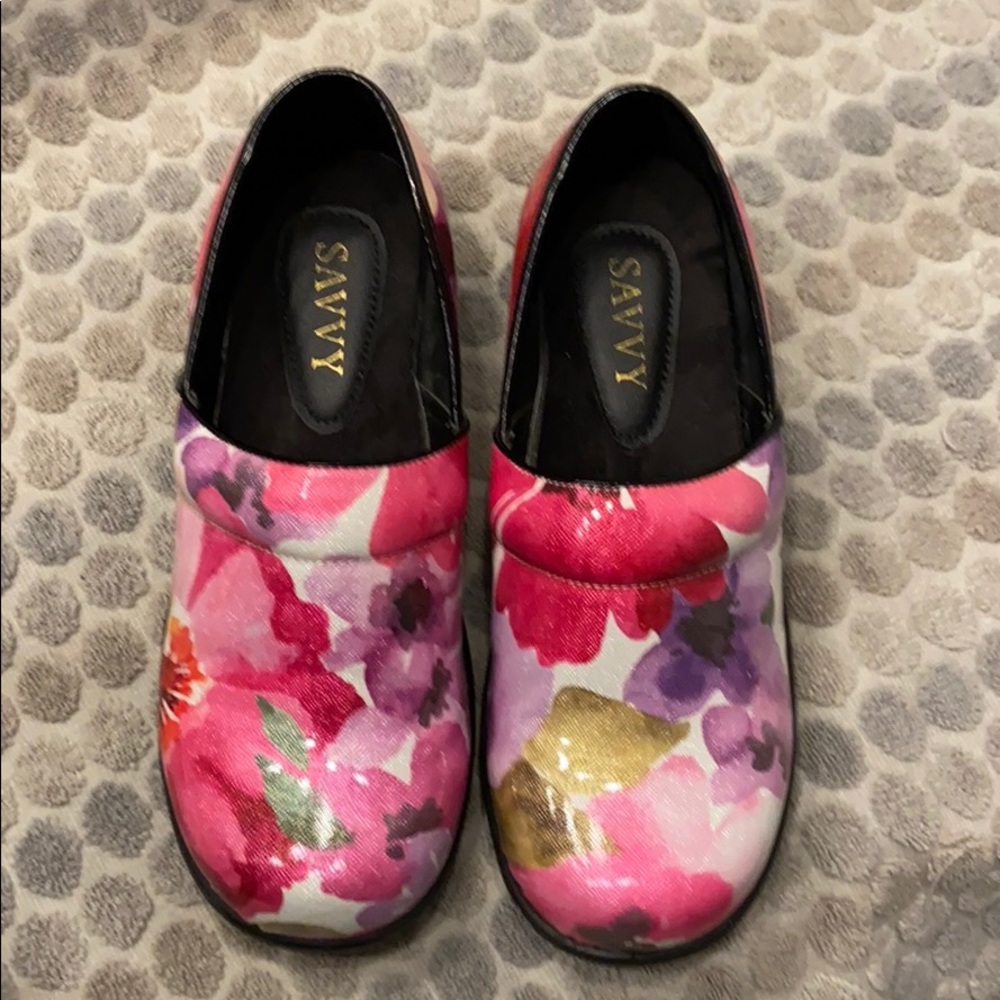 Nursing shoes